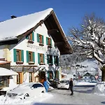 ホテル Alpengasthof Zur Post シャットヴァルト